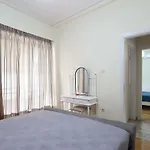 Spacious View Of Square דירה *