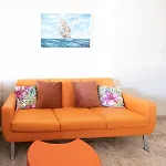Spacious View Of Square דירה קלמאטה