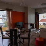Spacious View Of Square דירה *