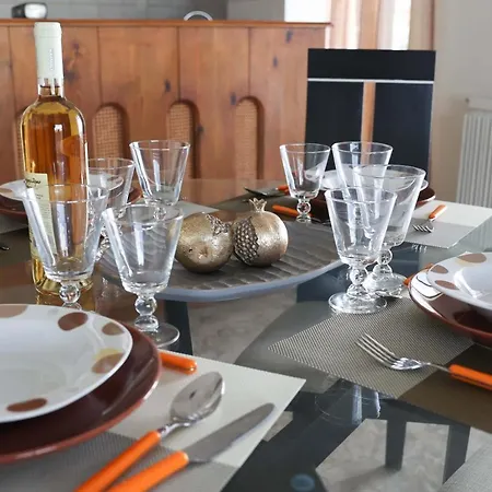 아파트 Spacious View Of Square 칼라마타