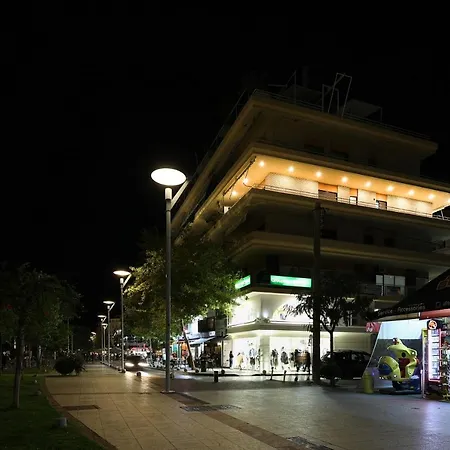 Apartment Spacious View Of Square *