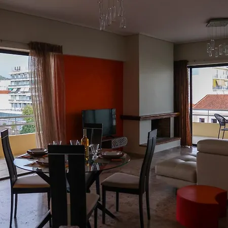 Spacious View Of Square Apartment *