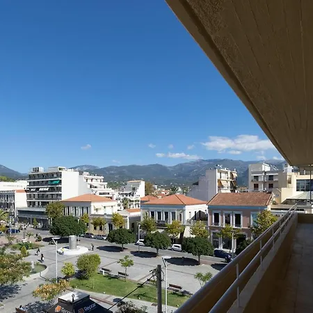 Apartment Spacious View Of Square