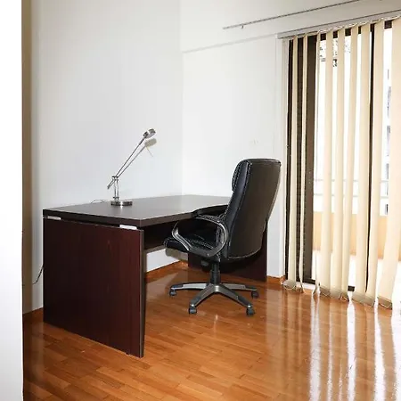 Apartment Spacious View Of Square *