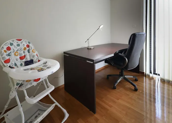 Spacious View Of Square 아파트 칼라마타