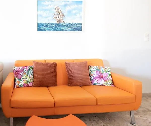 Spacious View Of Square 아파트 칼라마타