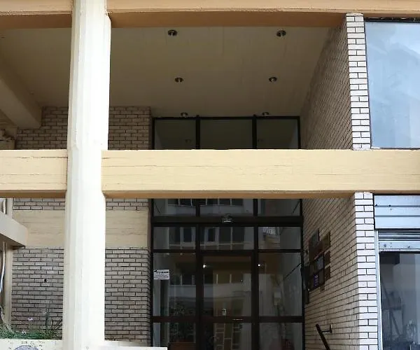 아파트 Spacious View Of Square 칼라마타