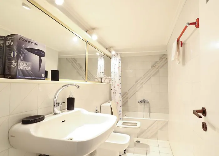 Spacious View Of Square Appartamento *