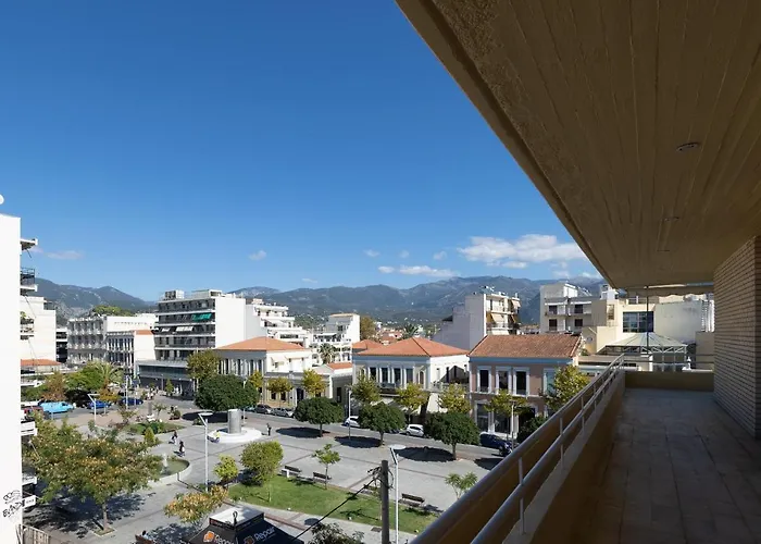 Διαμέρισμα Spacious View Of Square