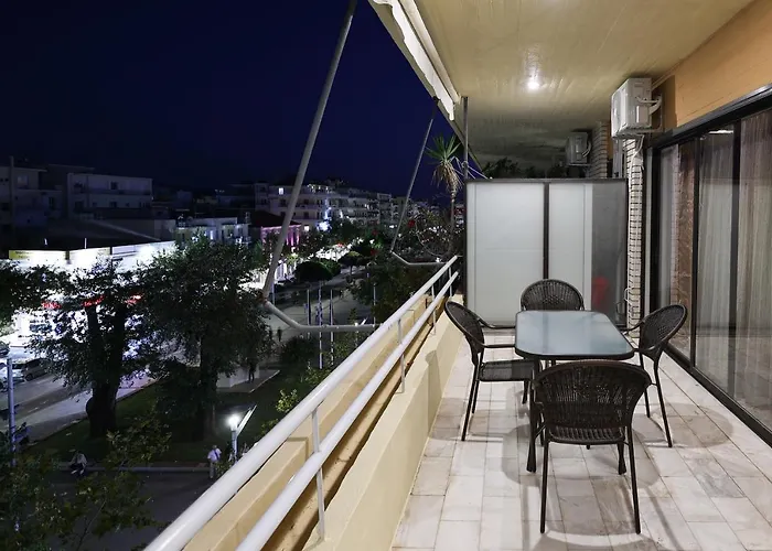 아파트 Spacious View Of Square 칼라마타
